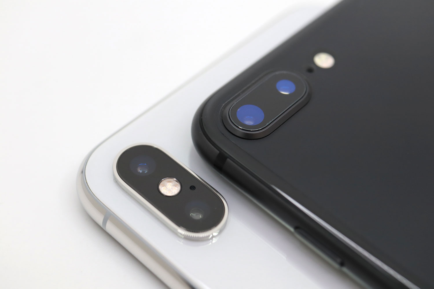 iPhone XS MaxとiPhone 8 Plusのデュアルカメラ
